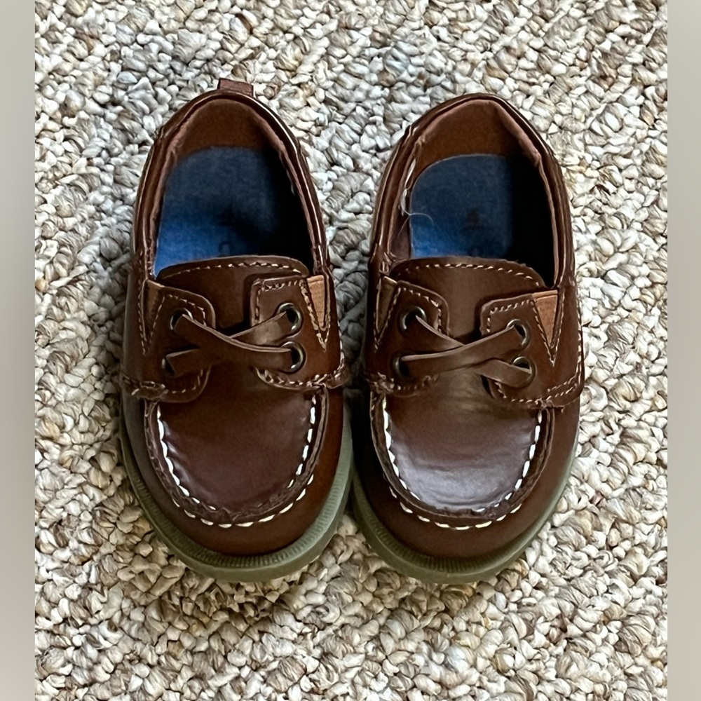 Carter’s brown shoes for baby size 4